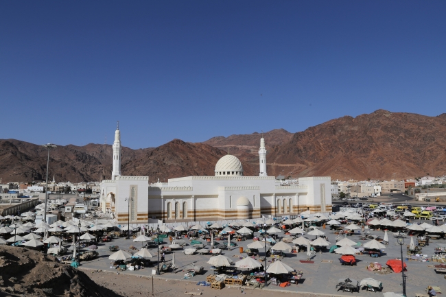 'Uhud Dağı ve Mescid-i Kıbleteyn' dolup taşıyor
